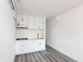 4401 La Clede Avenue, Los Angeles CA 90039