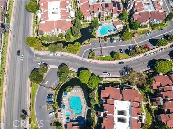 16551 Grunion 204, Huntington Beach CA 92649