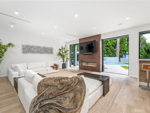 4706 Katherine Avenue, Sherman Oaks CA 91423