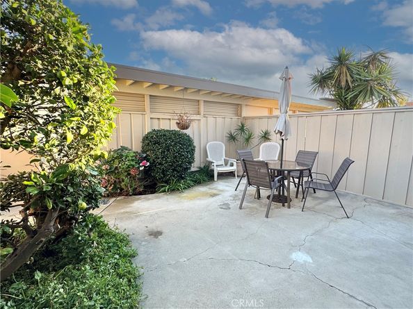 9695 Brookbay Circle, Huntington Beach CA 92646