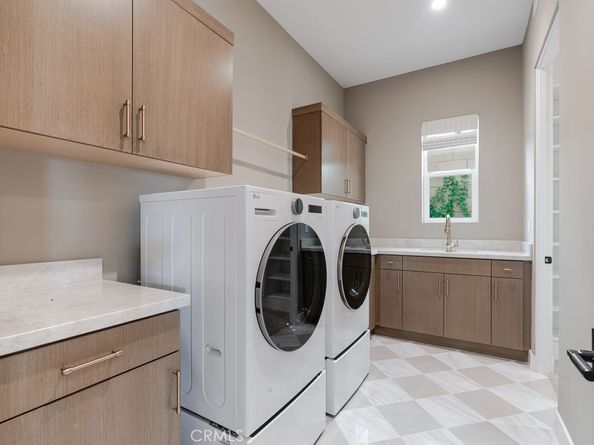 737 Via Arezzo Place, Altadena CA 91001