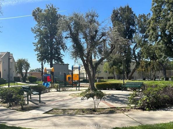 7651 Reseda 12, Reseda CA 91335