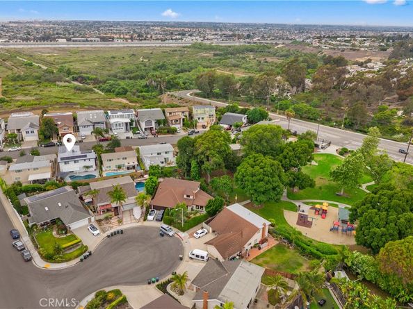 1872 Parkview Circle, Costa Mesa CA 92627