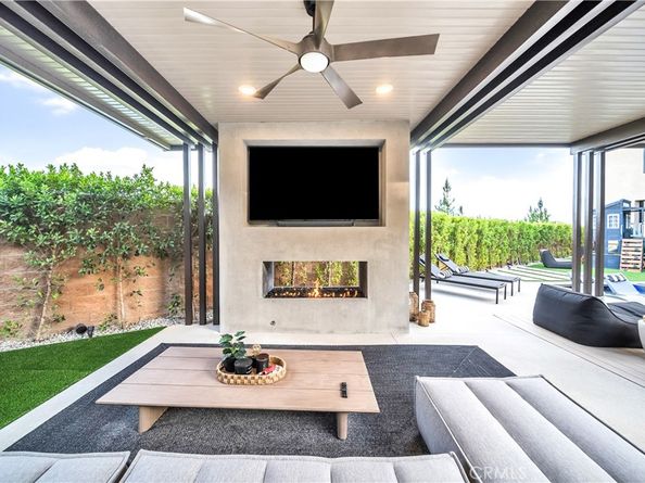 20431 W Windsor Lane, Porter Ranch CA 91326