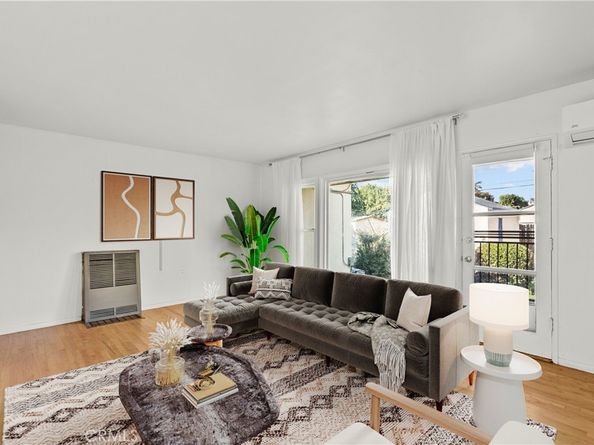 16731 Victory Boulevard, Van Nuys CA 91406