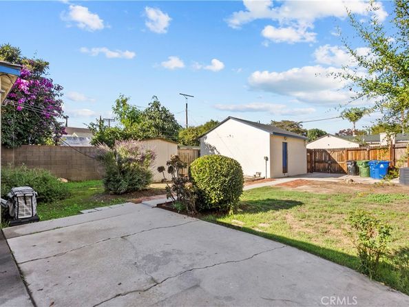 16731 Victory Boulevard, Van Nuys CA 91406