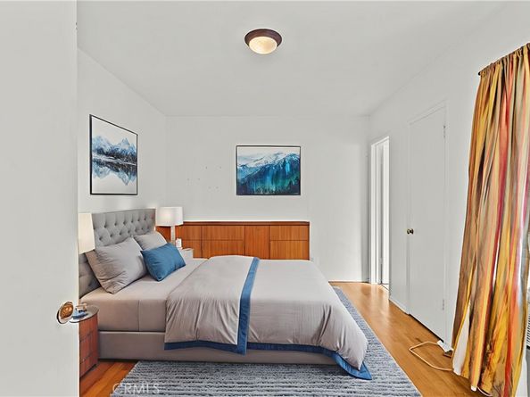 16731 Victory Boulevard, Van Nuys CA 91406