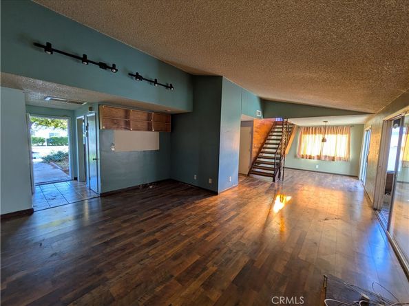 8401 Cozycroft, Winnetka CA 91306