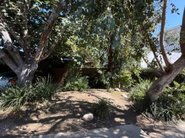 10945 Hesby, North Hollywood CA 91601