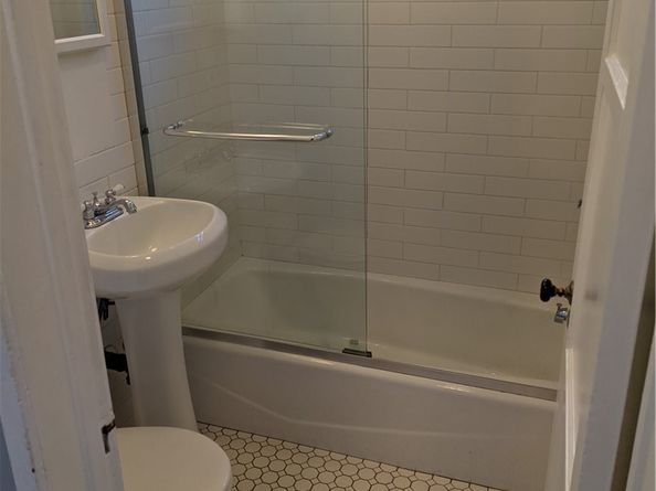 10945 Hesby, North Hollywood CA 91601