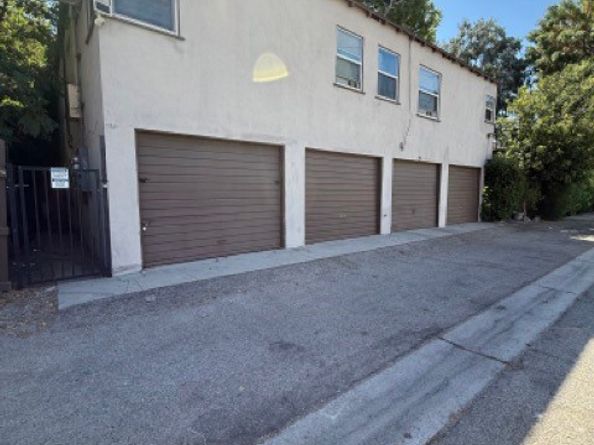 10945 Hesby, North Hollywood CA 91601