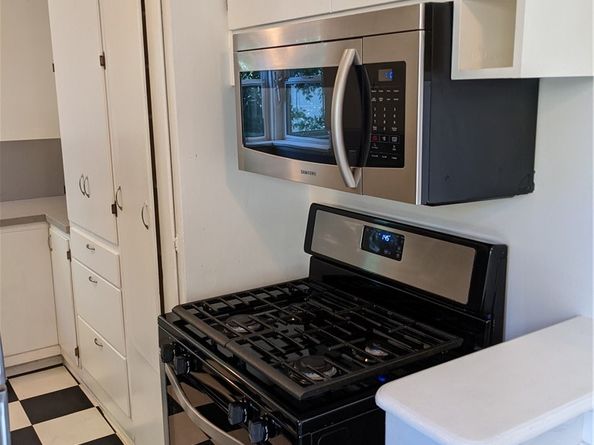 10945 Hesby, North Hollywood CA 91601