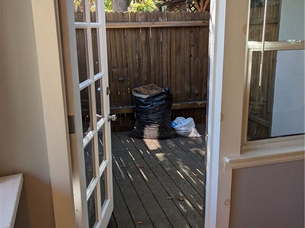 10945 Hesby, North Hollywood CA 91601