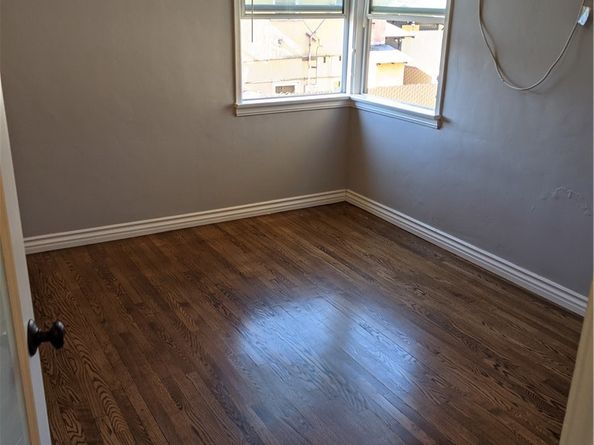 10945 Hesby, North Hollywood CA 91601