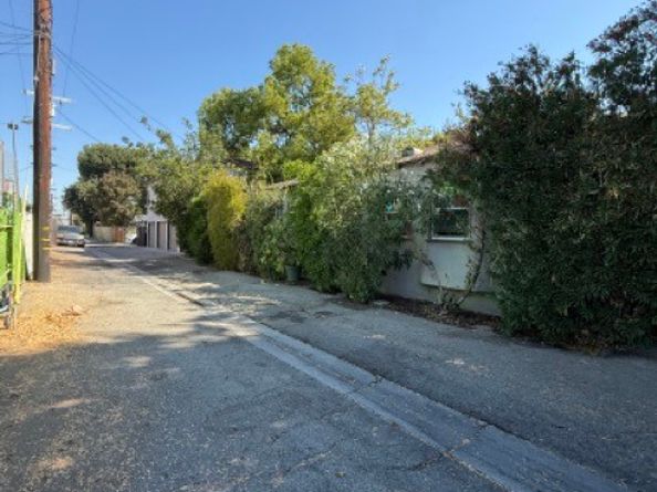 10945 Hesby, North Hollywood CA 91601