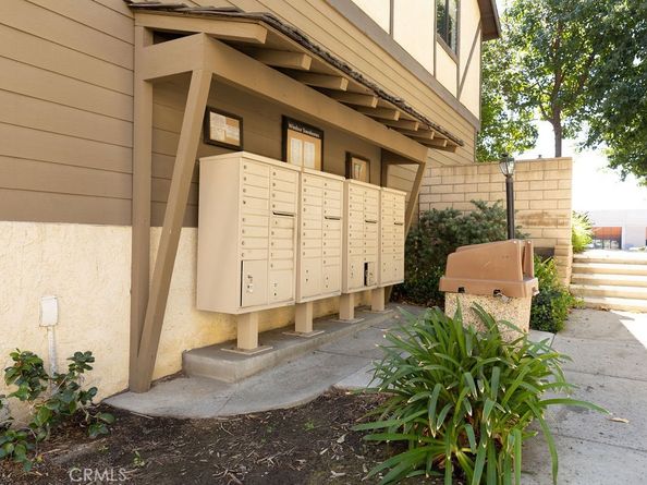 21241 Lassen Street 1, Chatsworth CA 91311