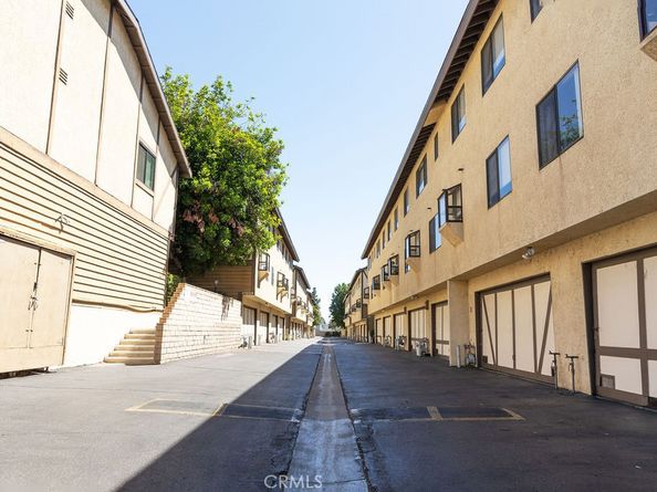 21241 Lassen Street 1, Chatsworth CA 91311