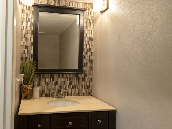 21241 Lassen Street 1, Chatsworth CA 91311