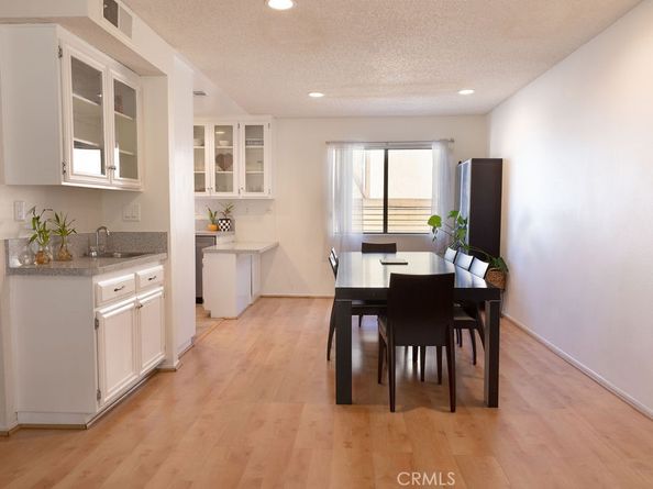 21241 Lassen Street 1, Chatsworth CA 91311