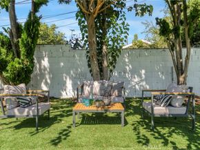 8400 Chimineas Avenue, Northridge CA 91325