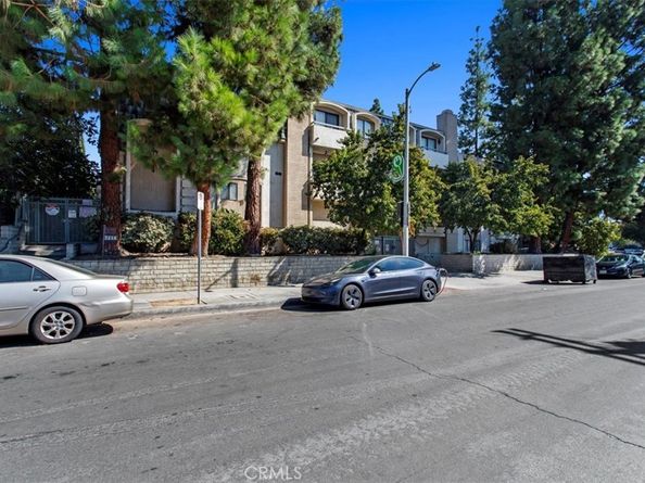 7230 Kelvin Avenue 6, Winnetka CA 91306