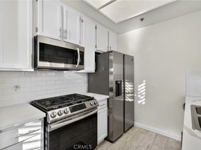 7236 Amigo 113, Reseda CA 91335