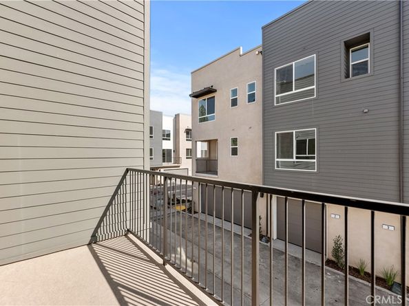 9423 1/2 N Sepulveda Blvd. 4, North Hills CA 91343