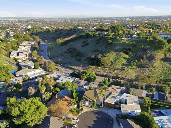 4400 Don Zarembo, Baldwin Hills CA 90008