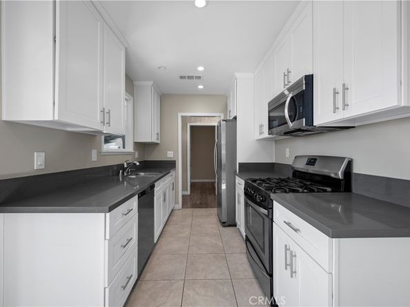 7736 Bellaire Avenue, North Hollywood CA 91605