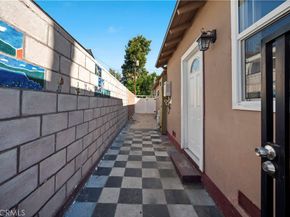 7736 Bellaire Avenue, North Hollywood CA 91605