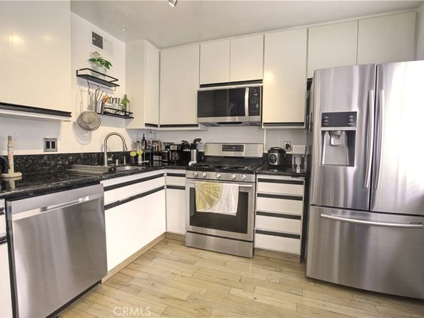 7702 Via Napoli 66, Burbank CA 91504