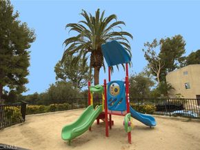 7702 Via Napoli 66, Burbank CA 91504