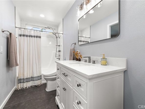 18631 Collins Street 10, Tarzana CA 91356