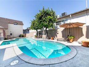 18631 Collins Street 10, Tarzana CA 91356