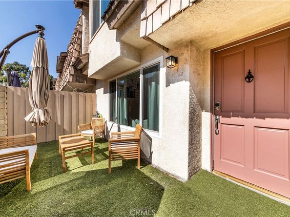 18631 Collins Street 10, Tarzana CA 91356