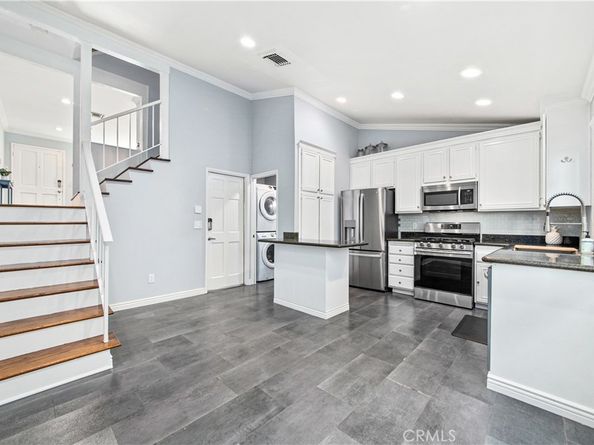 18631 Collins Street 10, Tarzana CA 91356