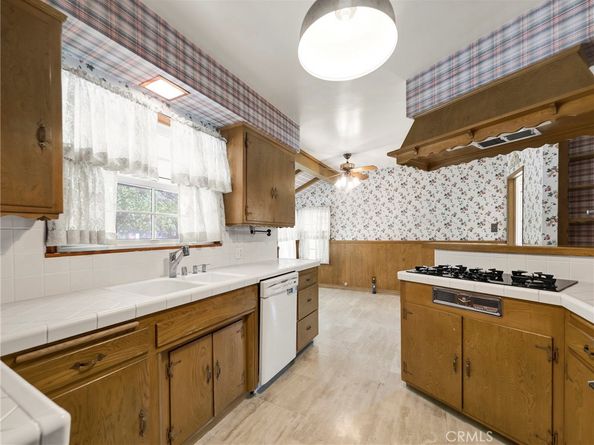8383 Paso Robles Avenue, Sherwood Forest CA 91325