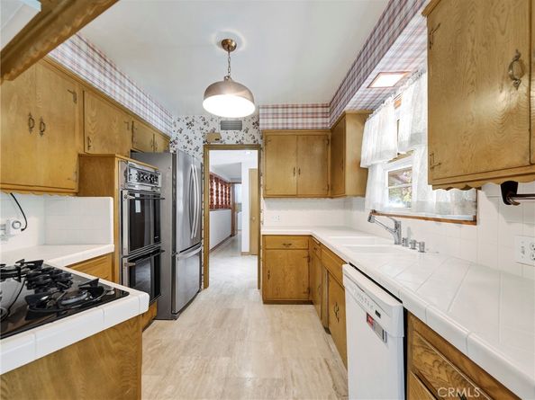 8383 Paso Robles Avenue, Sherwood Forest CA 91325