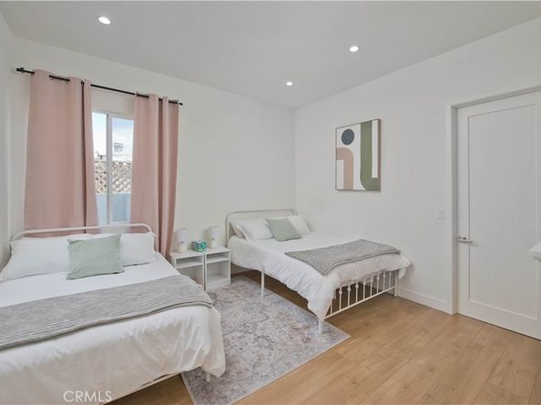5907 Encino Avenue, Encino CA 91316