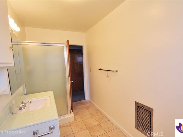 1755 N Berendo Street 28, Los Angeles CA 90027