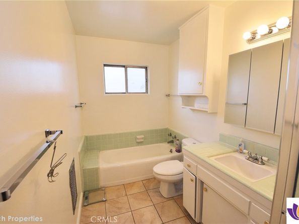 1755 N Berendo Street 28, Los Angeles CA 90027