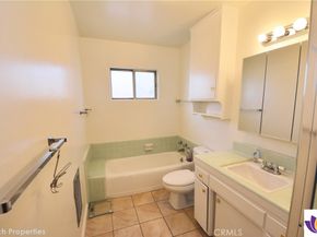 1755 N Berendo Street 28, Los Angeles CA 90027