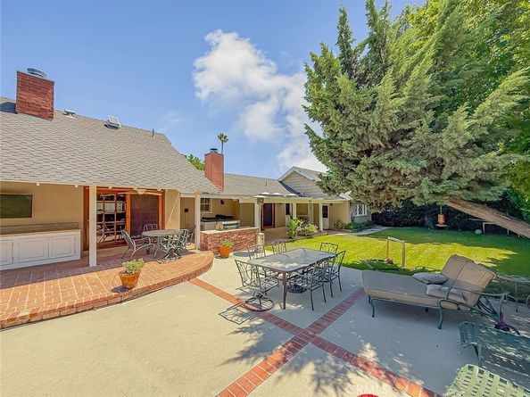 9819 Vanalden Avenue, Northridge CA 91324
