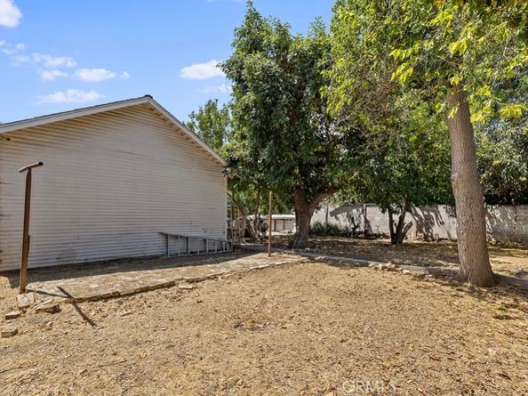 15945 Hart Street, Lake Balboa CA 91406