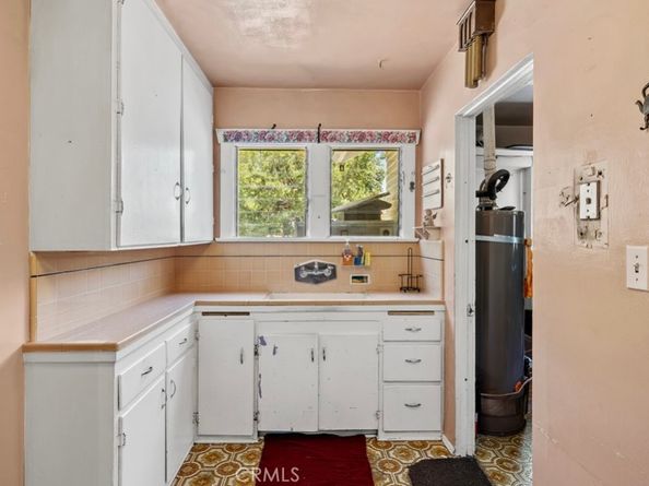15945 Hart Street, Lake Balboa CA 91406