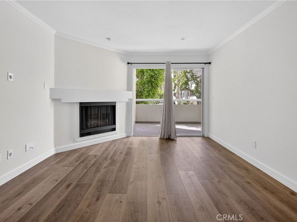 5520 Owensmouth Avenue 103, Woodland Hills CA 91367