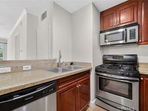 5520 Owensmouth Avenue 103, Woodland Hills CA 91367
