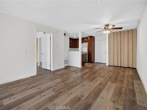 5520 Owensmouth Avenue 103, Woodland Hills CA 91367