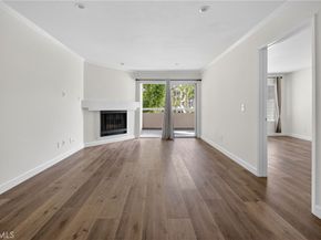 5520 Owensmouth Avenue 103, Woodland Hills CA 91367