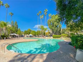 5520 Owensmouth Avenue 103, Woodland Hills CA 91367